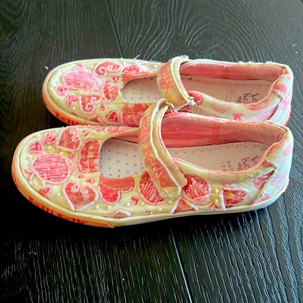Lelli kelly white with pink stitched hearts